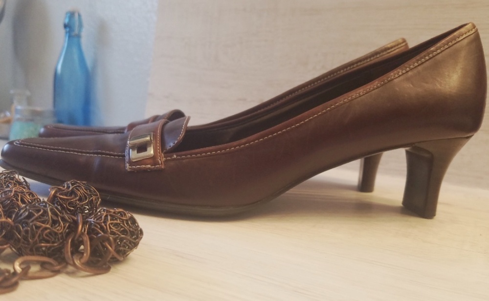 AK ANNE KLEIN IFLEX BROWN LEATHER 9.5